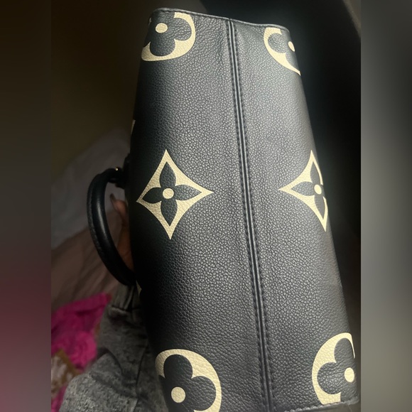 COPY - LOUIS VUITTON ON THE GO - Picture 3 of 6